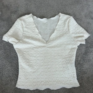 Topp - V-ringad topp, bra skick, ingen lapp kvar men sitter som en xs