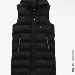 Svart Zara Väst. - Gott skick.  Pris går att diskutera vid snabb affär.