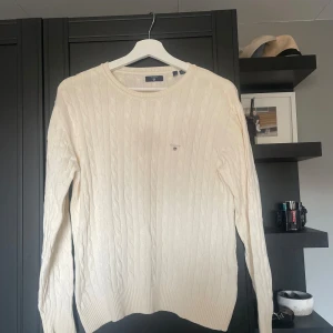 Cable knit sweatshirt gant - En snygg Cable knit sweatshirt från gant i ett mycket bra skick 