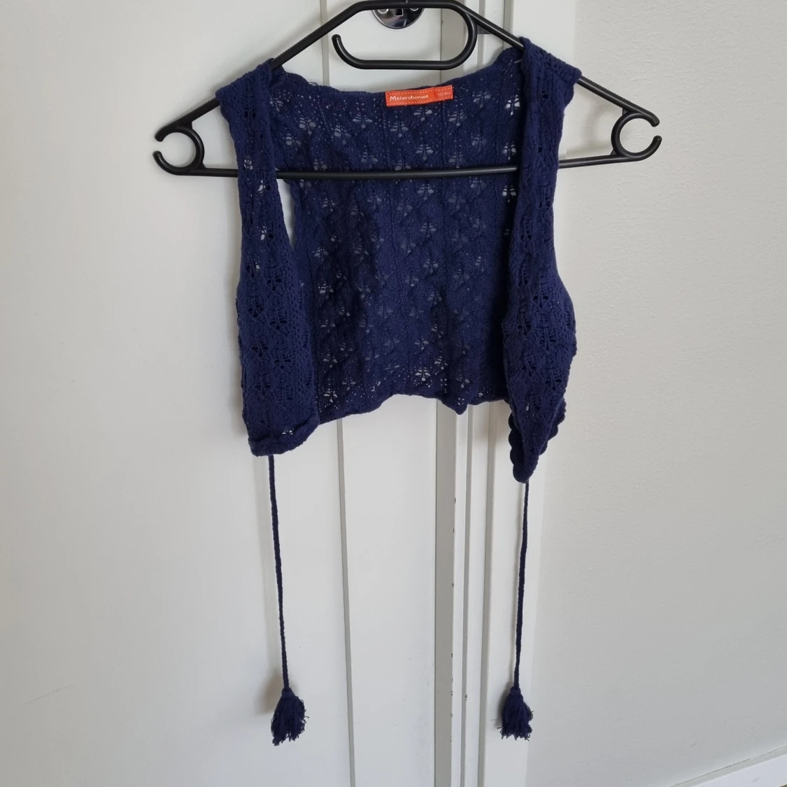 Oanvänd marinblå stickad bolero