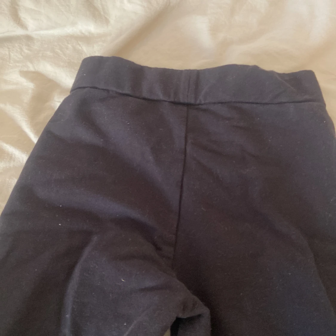Säljer ett par svarta byxor  - 90