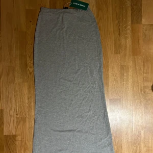 Grå långkjol  - En helt ny långkjol 