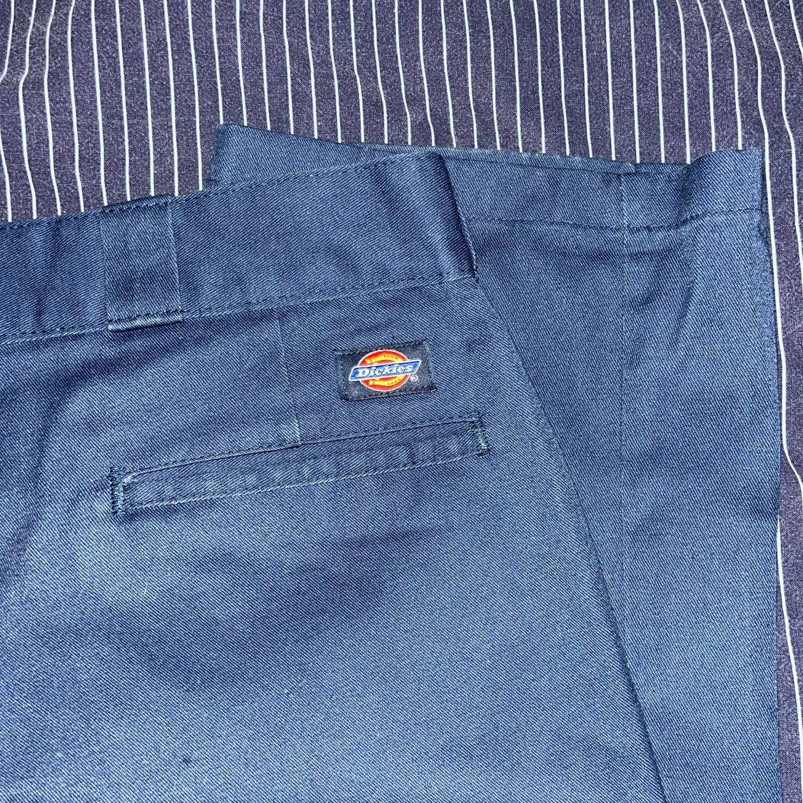 Mörkblå byxor från Dickies - 90