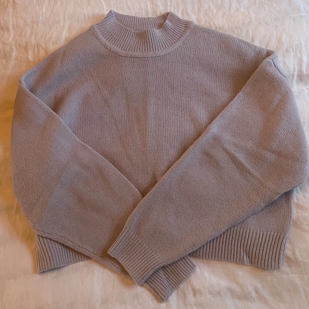 Stickad tröja från h&m i storlek S.. Neuletakit & Villapaidat.