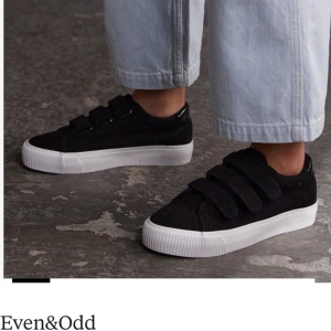 Skor - Skor från zalando, even&odd stl 40. Använda några gånger bara fast har då blivit mycket smutsiga kan fixas innan paketering. Bra i skick. Nypris 429kr, köpare står för frakt