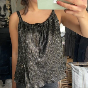 Festtopp - Säljer denna snygga festtopp från zara! Storlek xs ☺️
