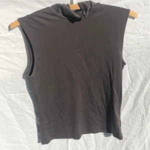 Kortärmad polotröja - Söt polotröja i mörkgrå. Knappt använd