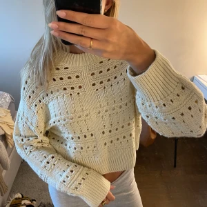 Stickad tröja  - Fin stickad tröja☺️ endast använd en gång 