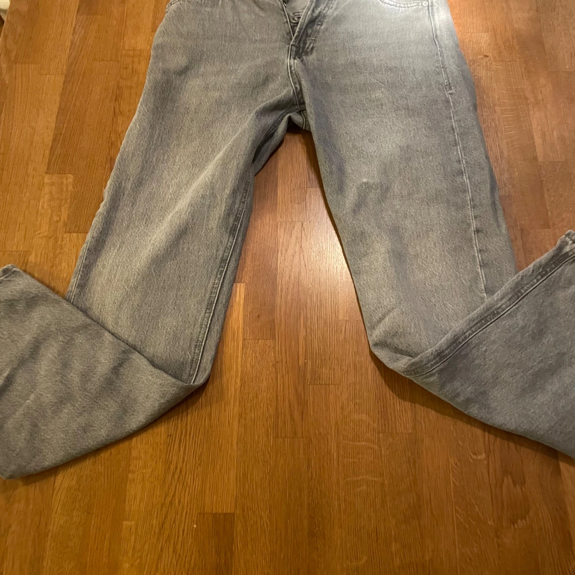 Grå jeansbyxor - 90