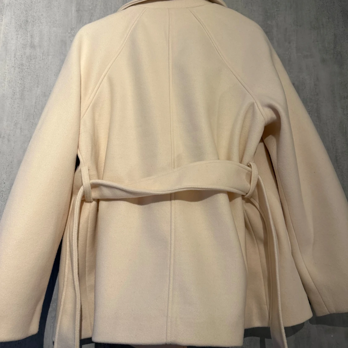 Beige kappa från Gina Tricot - 92