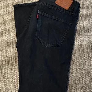 Svarta jeans från Levi's - Snygga svarta jeans från Levi's 501 