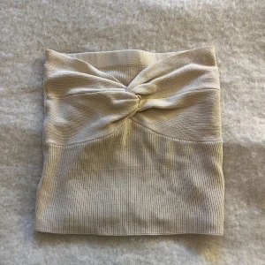 Beige stickad topp - Snygg beige stickad topp 🥰