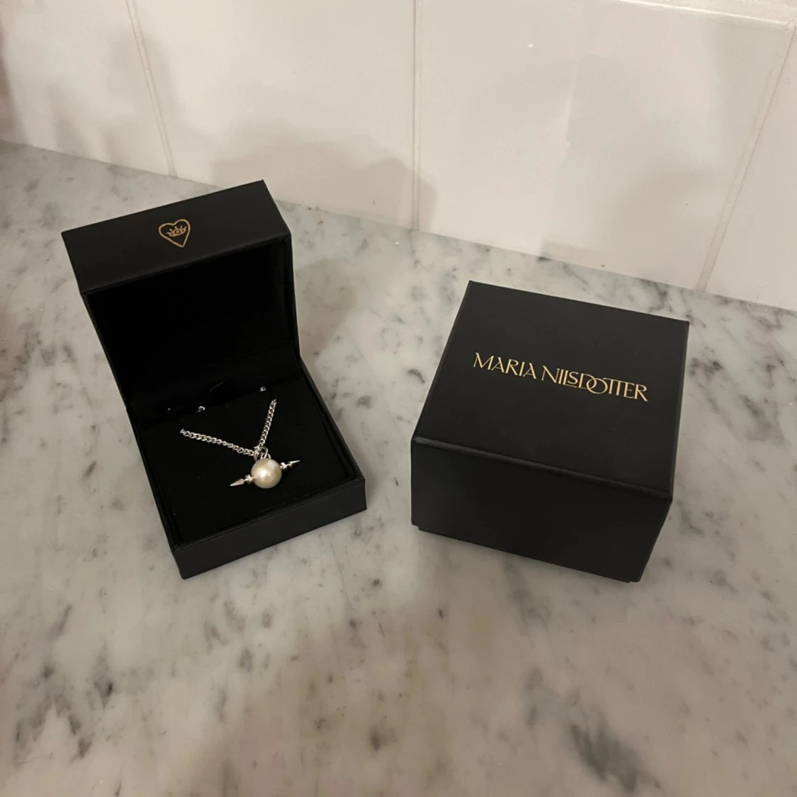 Halsband med pärla från Maria Nilsdotter - 90