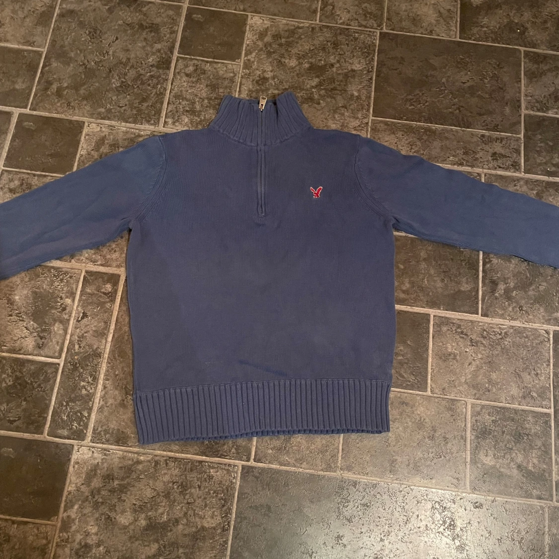 Blå tröja med dragkedja från American Eagle