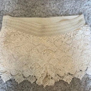 Miss lin  spets shorts  - Super söta spets shorts ifrån Miss Lin! 🤍 bild 2: blev utloggade från mitt förra konto men de är alltså samma shorts