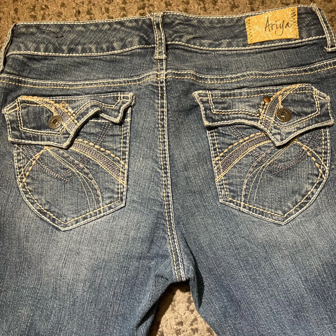 Blå flare jeans från Ariya - 91