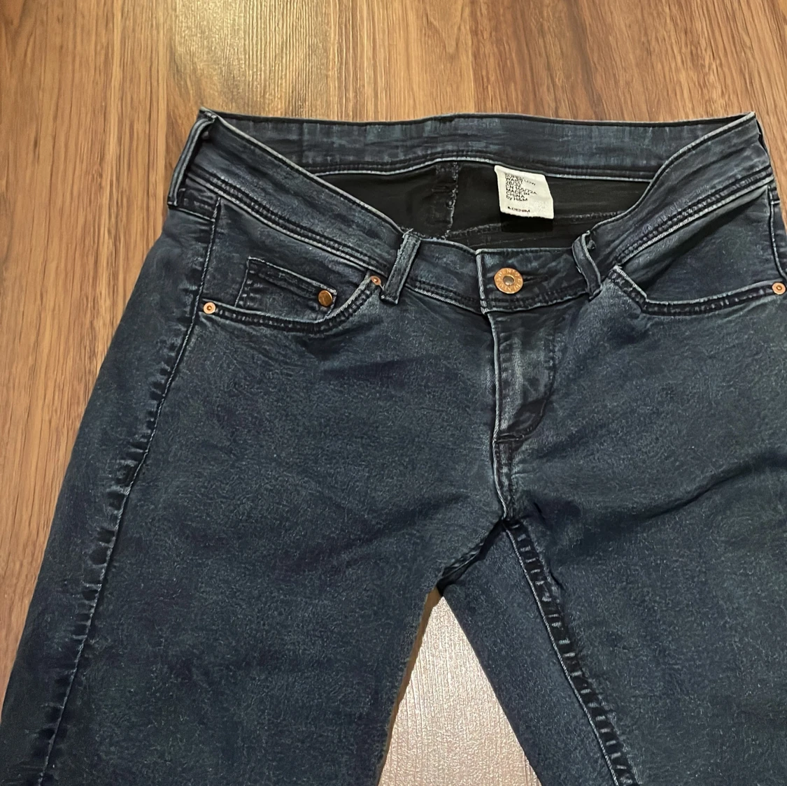 Mörkblå skinny jeans från H&M - 92