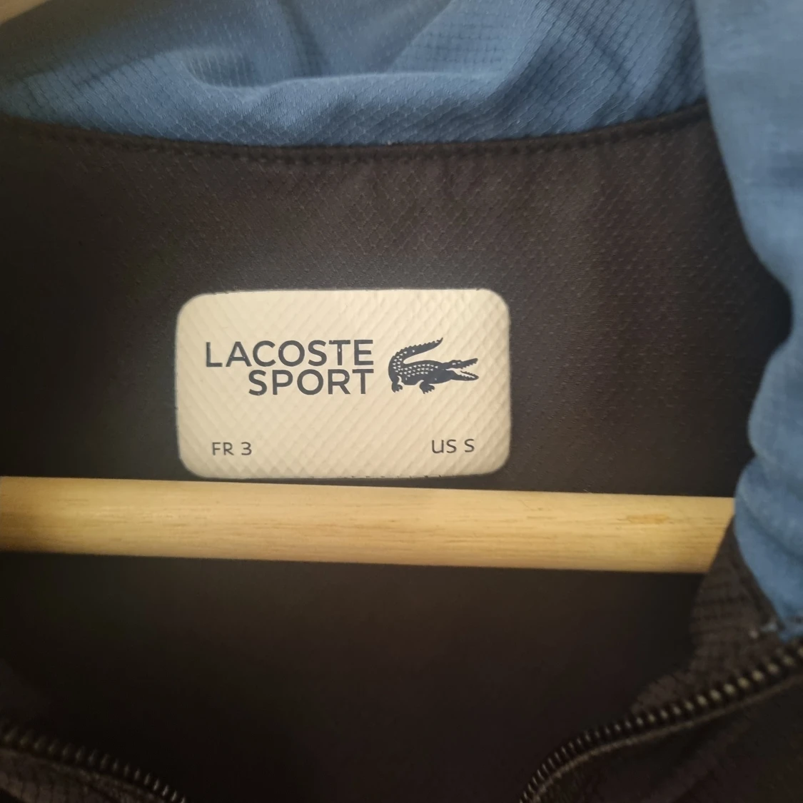 Svart och blå randig jacka från Lacoste - 91