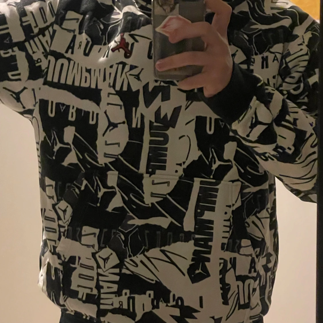 Svartvit mönstrad hoodie från Jordan - 90