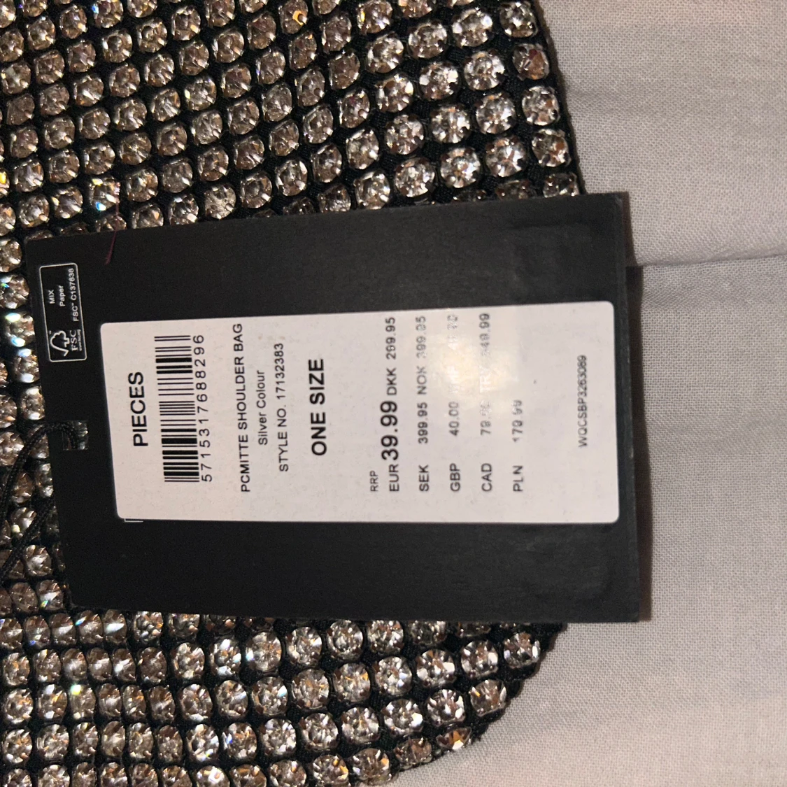 Silverfärgad axelväska från Pieces - 92