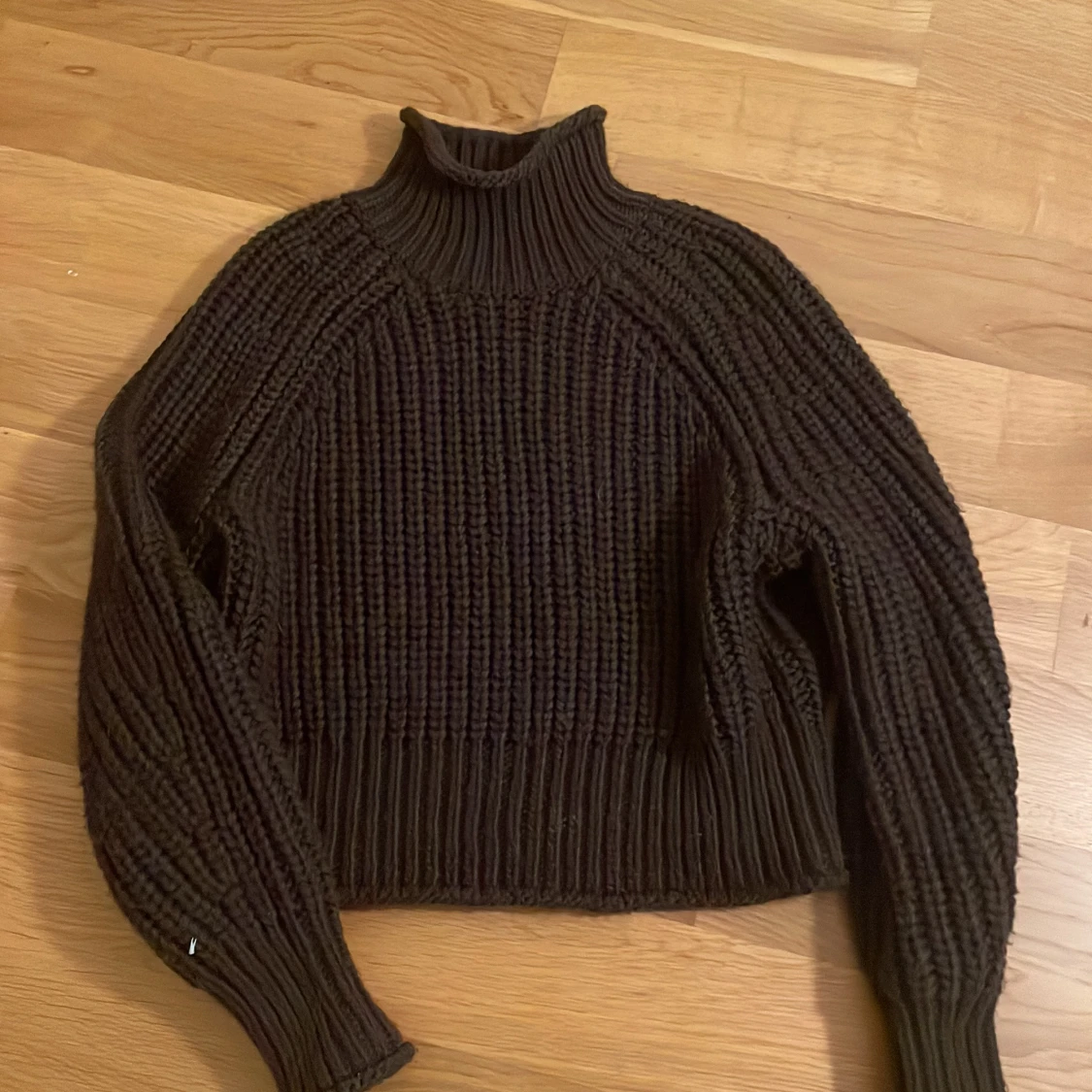 Brun stickad polotröja - 91