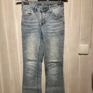 Low bootcut jeans - Low bootcut jeans som är lite använda men fortvarande i mycket bra skick! Pris går att diskutera 💘