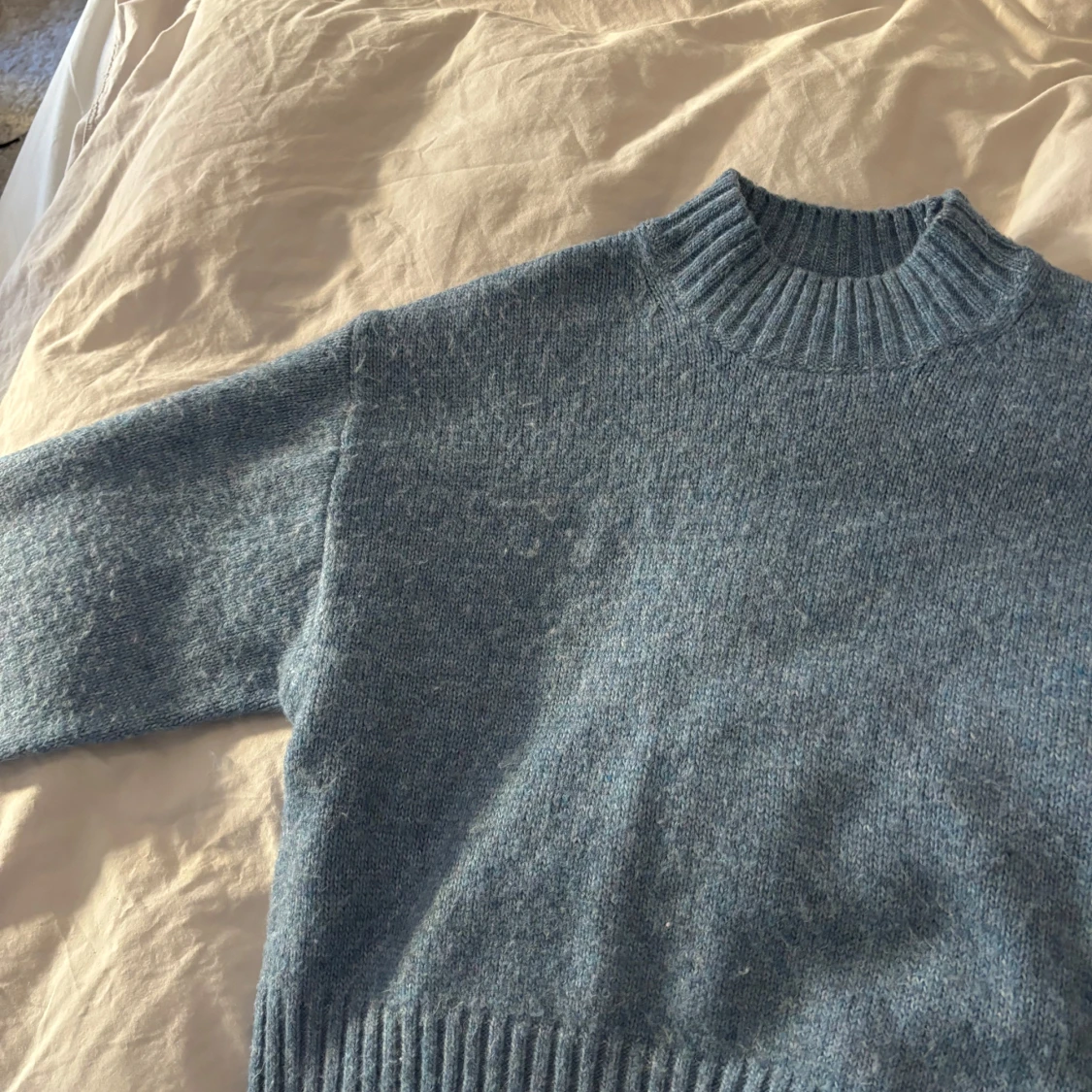 Blå stickad tröja - 92