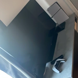 Svart Samsung tv 47tum 60hz - Samsung tv i väldigt bra skick. Pris kan självklart diskuteras men börjar på 3000. Måste hämtas upp i Tumba Stockholm.