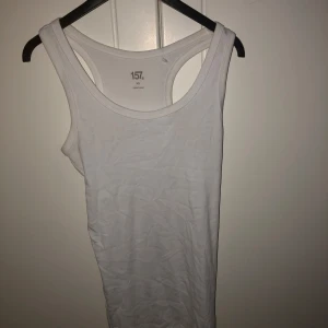 Vit linnetopp från 157 - Väldigt lång för sin storlek. Aldrig använt