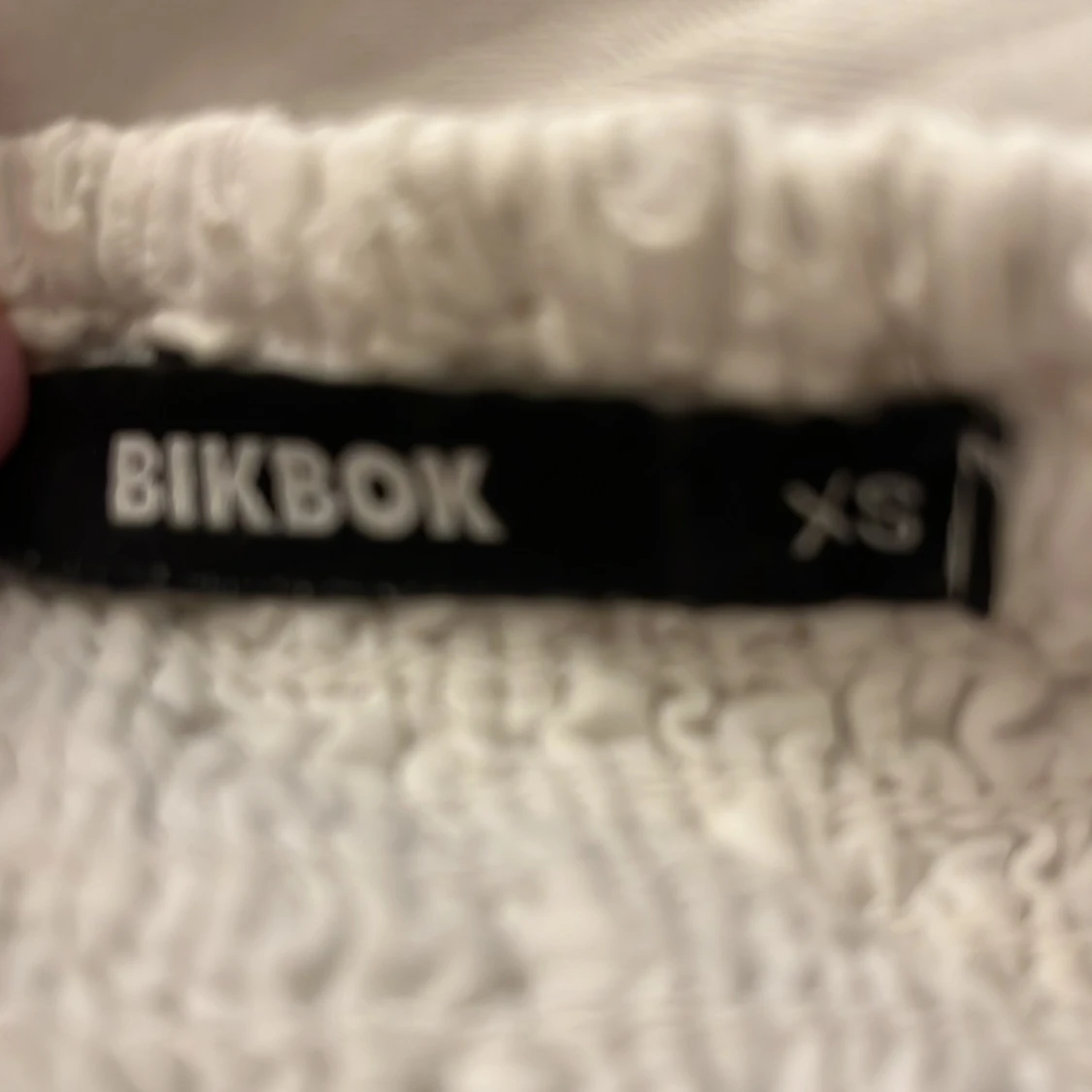 Vit ärmlös topp från BikBok - 90