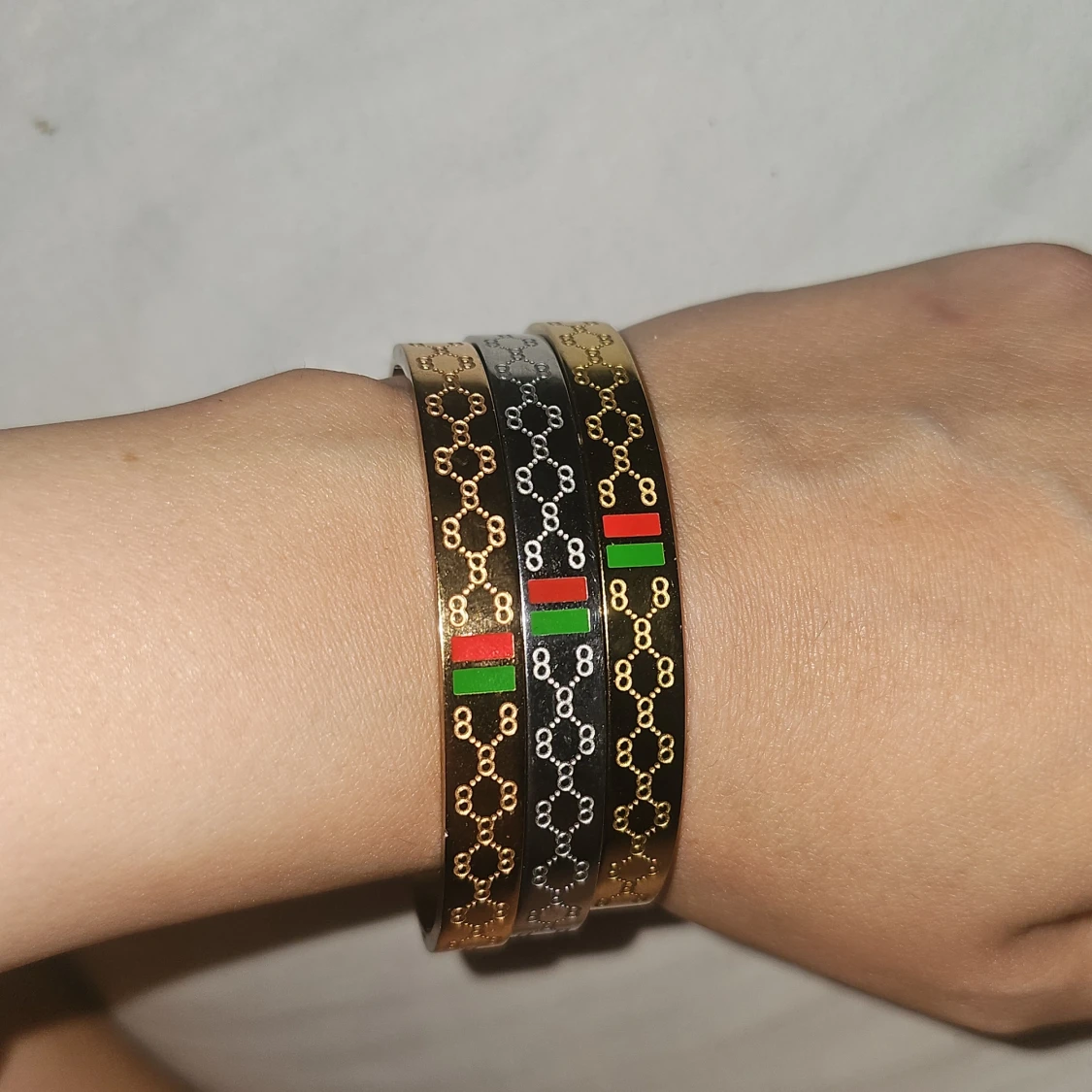 Set med tre armband i guld och silver - 90