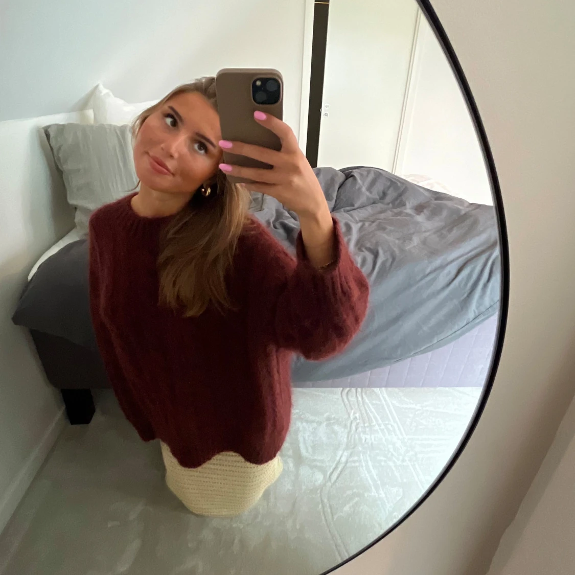 Vidröd stickad tröja