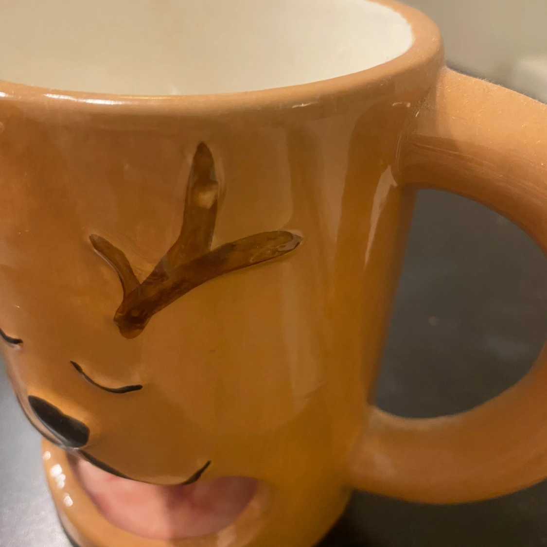 Brun mugg med renmotiv - 90