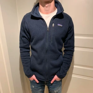 Patagonia fleece  - Säljer min Patagonia fleece! | Den är riktigt fint skick! Lite nopprig men kan nog få bort det mesta innan jag skickar iväg! | Storlek S. | Ställ gärna frågor innan du köper! 