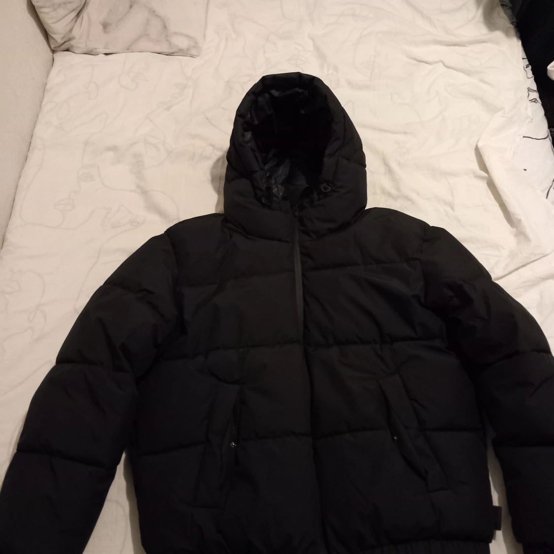 Svart pufferjacka från Bershka