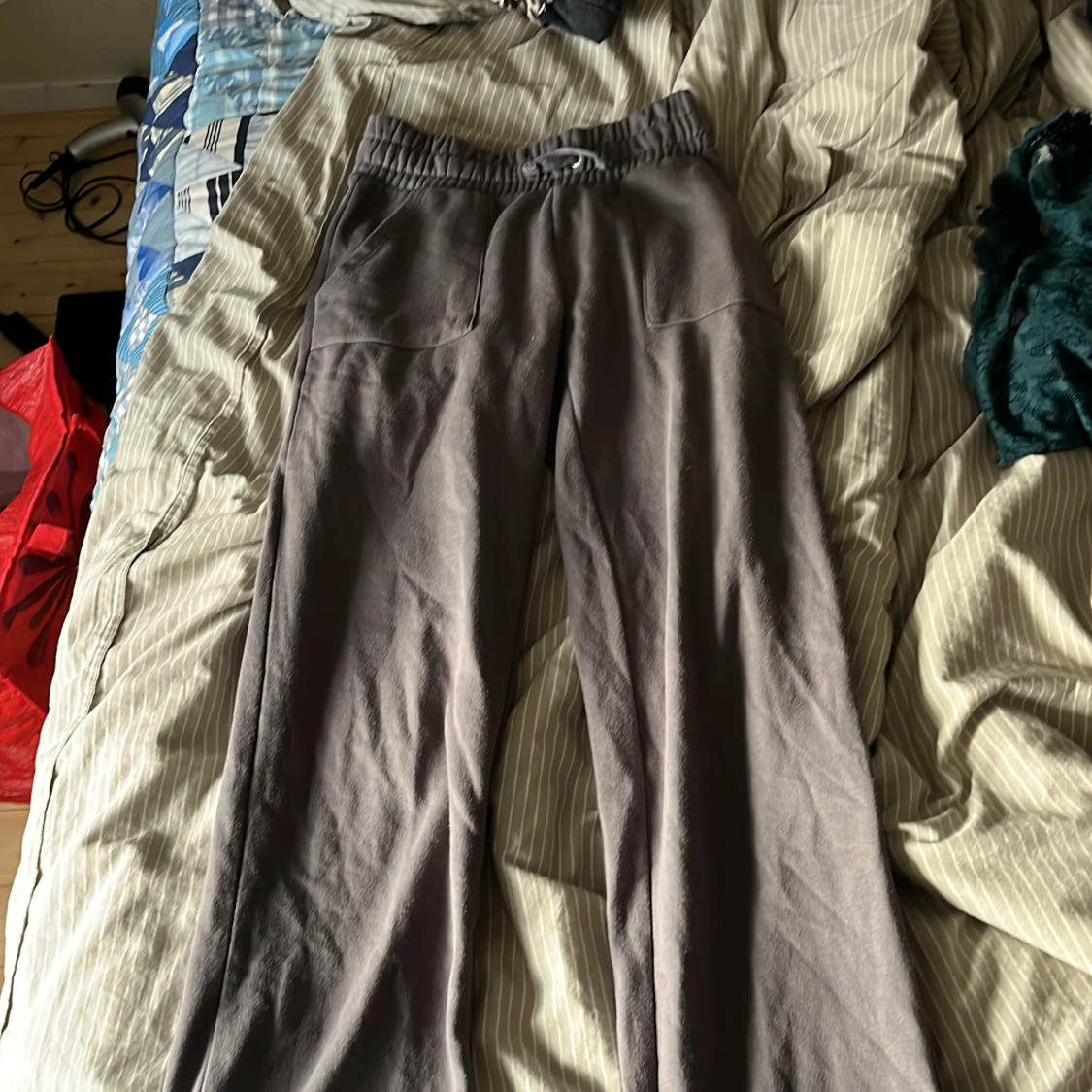 Grå mjukisbyxor från 157 - 90