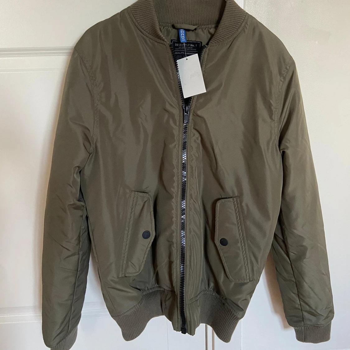 Olivgrön bomberjacka från H&M