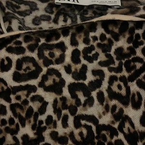 Långärmad  - Jättefin leopard långärmad från zara, använd 2 ggr. Mjukt material 
