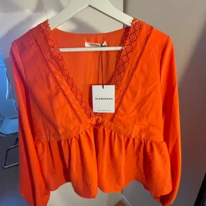 Blus - Blus i storlek 36/S med prislapp kvar🙌🏽