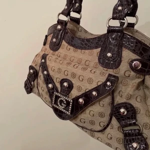 GAMAYA vintage handväska - Säljer min fina vintage gamaya väska då den inte används mer hos mig. Rymlig och effektiv och bra omhändertagen🤍