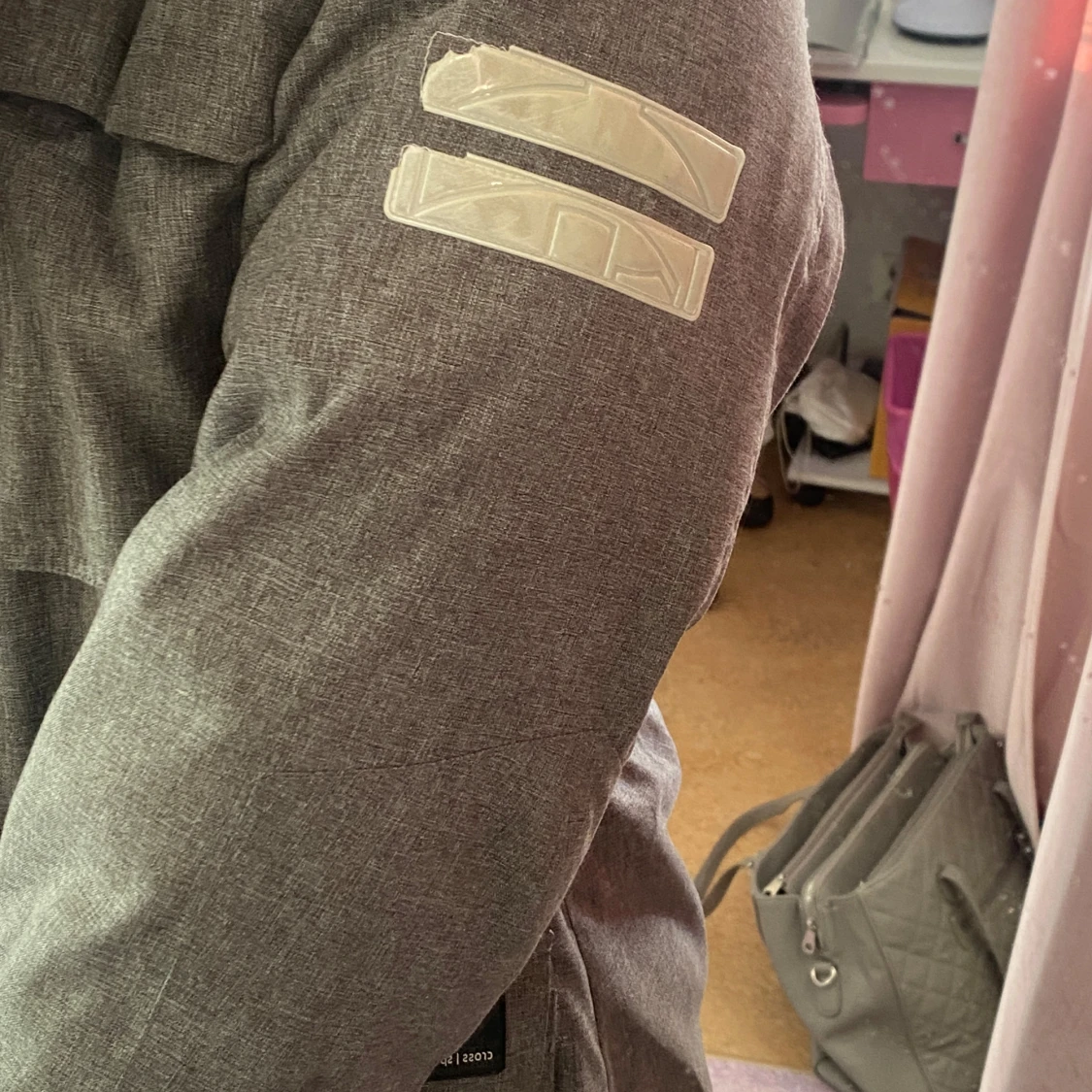 Grå parkajacka med pälskantad huva - 90