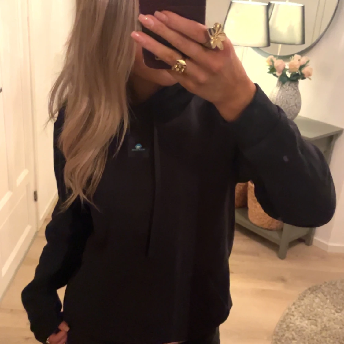 Svart hoodie med färgglatt ansiktsmotiv - 90