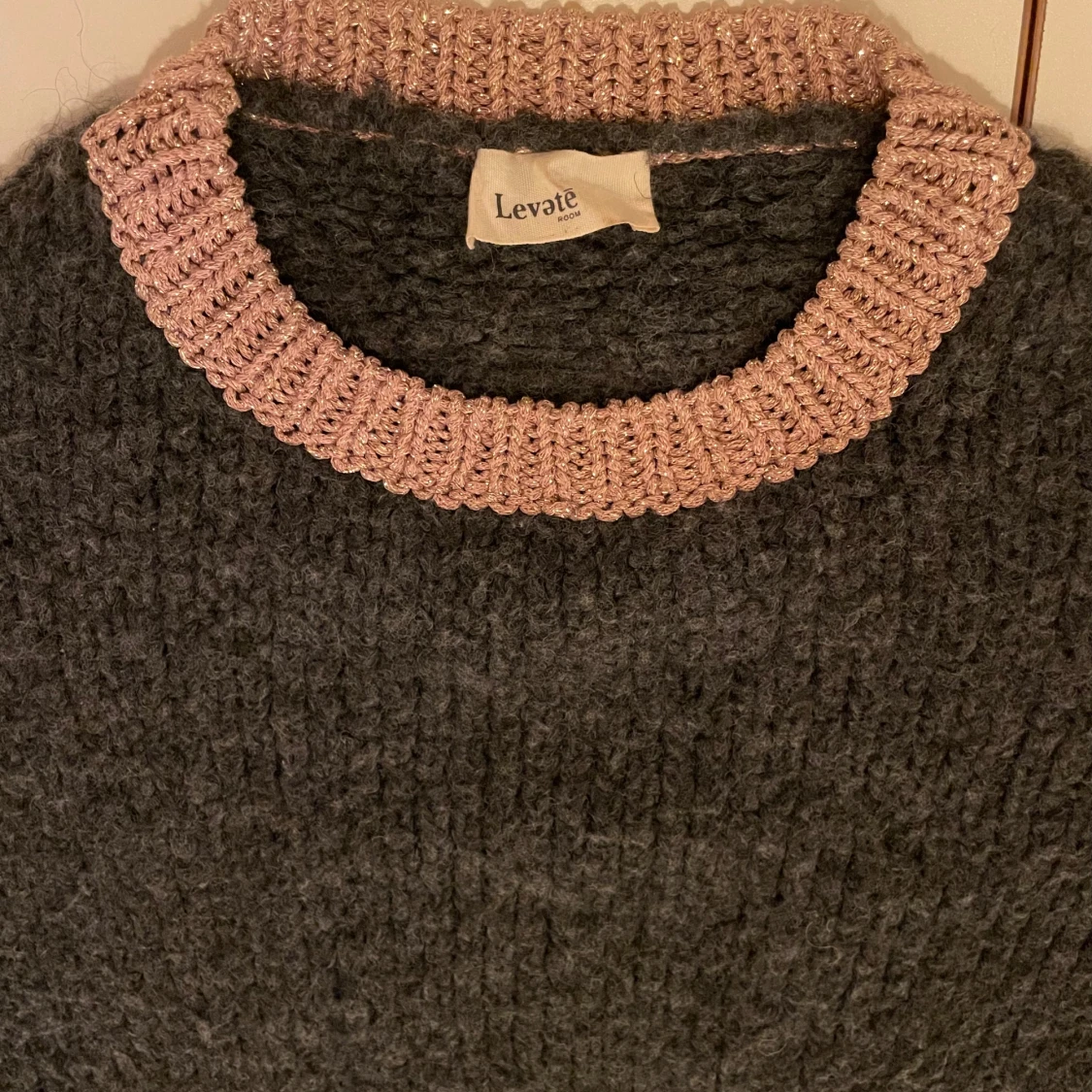 Grå stickad tröja från Levate - 90