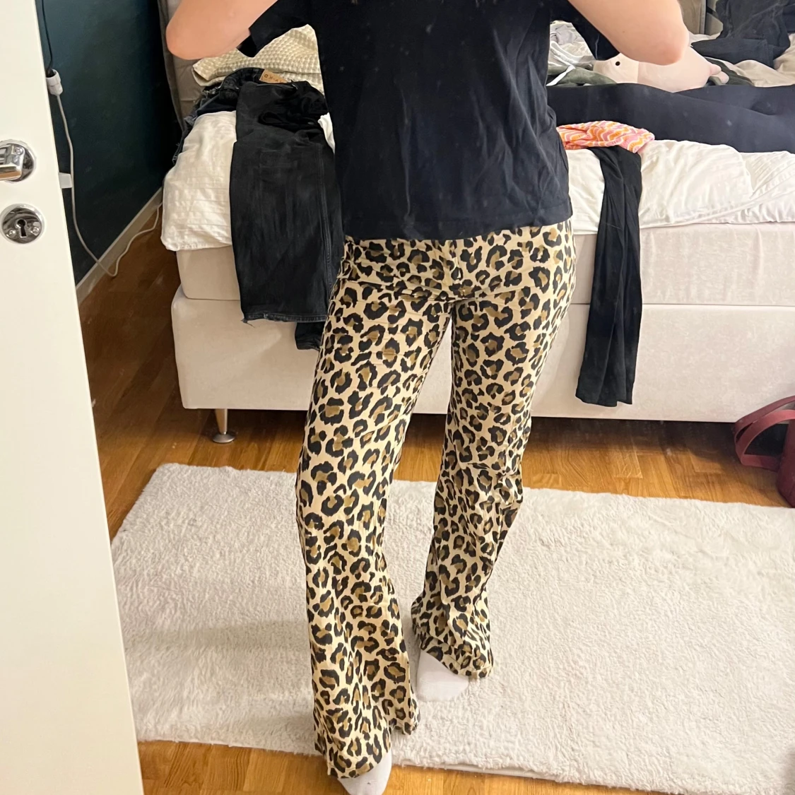 Leopardmönstrade byxor