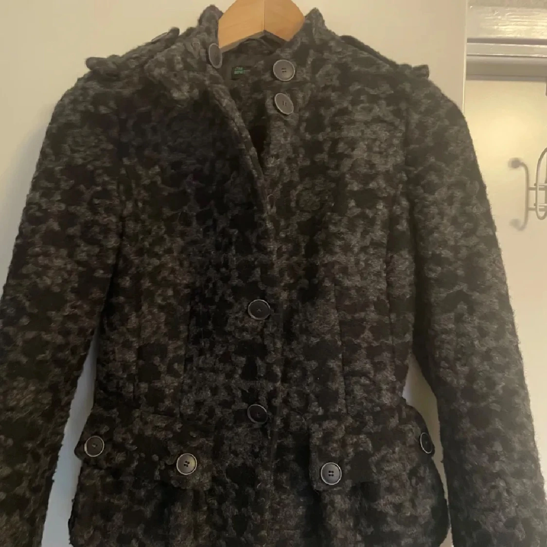 Mönstrad kappa med knappar - 90