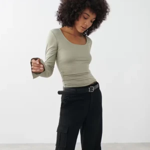 Gina topp - Soft touch jersey top från Gina tricot i XS. Säljer pga för liten på mig. Går inte att köpa längre på hemsidan.