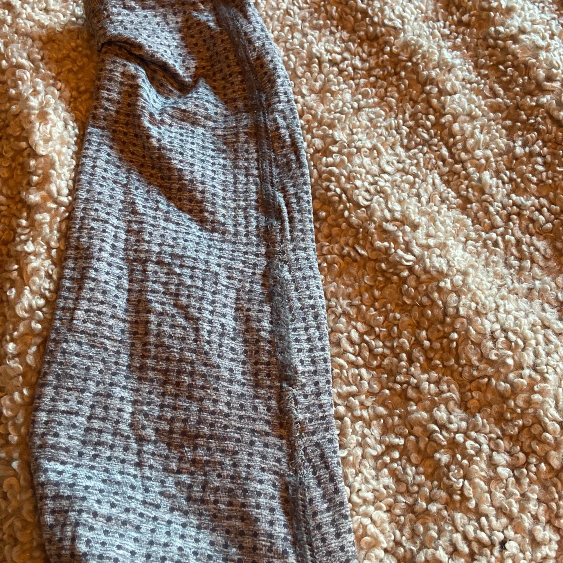 Grå croppad träningstopp och träningstights från gymshark  - 93