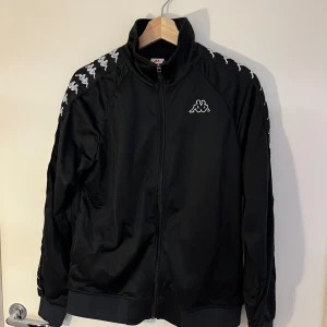 Tmax tröja - Svart fin tröja