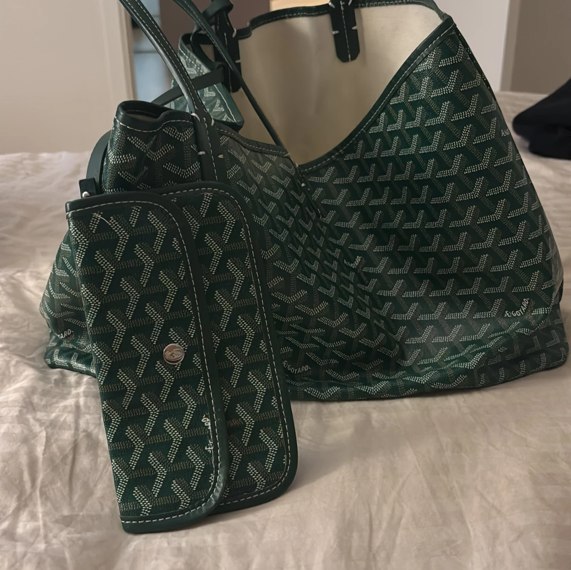 Grön mönstrad väska