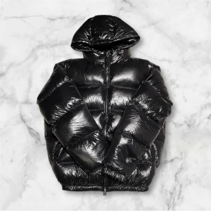 Zara puffer - En stilren zara puffer i storlek M, perfekt nu inför vintern🥶 Skick 10/10 Helt ny! Otroligt eftertraktad och är slutsåld överallt. Hör av dig vid minsta fråga❄️